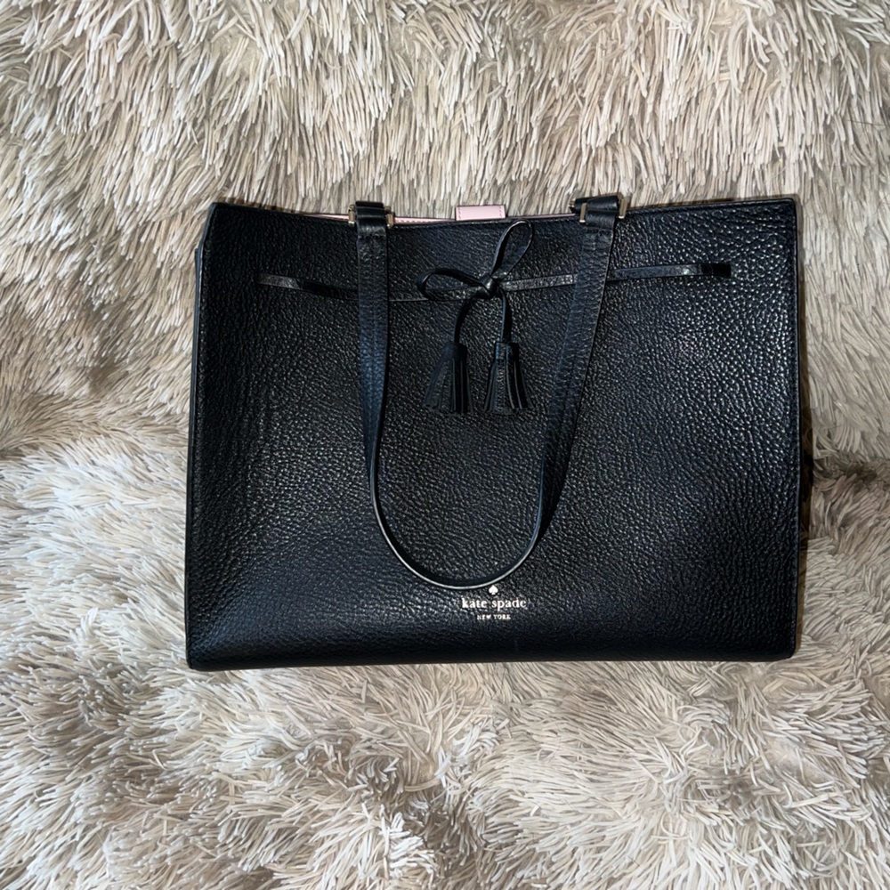 Kate Spade black tote with magnet closure and zip pocket, excellent condition